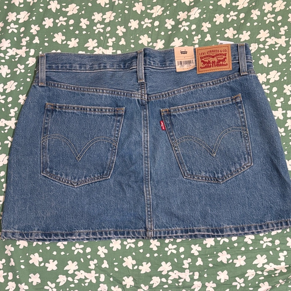 Levi's - Picture 2 of 3